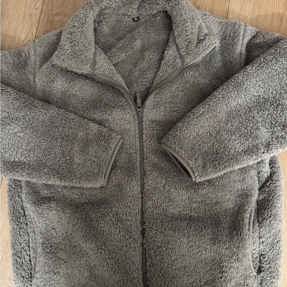 Uniqlo Cozy Gray Sherpa Jacket